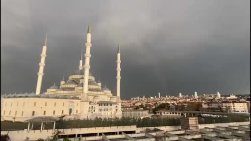 Ankara semaları gökkuşağı ile renklendi