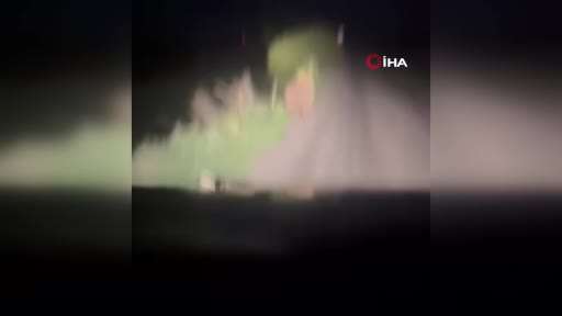 Yolda karşılaştığı ayıyı aracıyla kovaladı