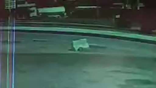 Ticari taksinin kaza anı kamerada: 2 yaralı
