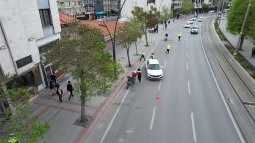 Polis anneler en özel günlerinde de aşkla görev başında