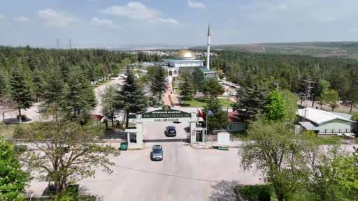 Anneler Günü’nü bebeğinin mezar taşını öperek geçirdi