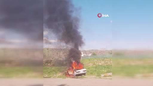 Ankara’da boş arazide araç yangını