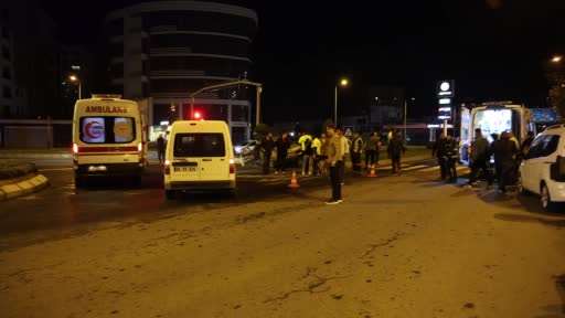 Alkollü otomobil sürücüsü motosiklete çarptı: 1 ağır, 3 yaralı