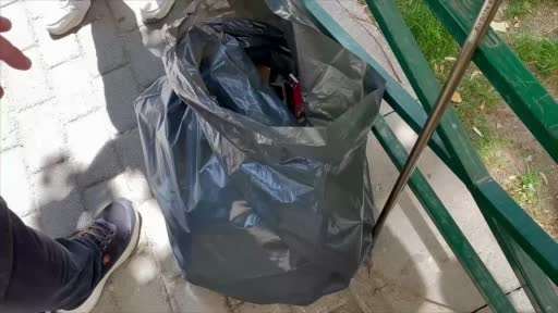 Eskişehir’de temizlik görevlileri, çöp yerine tabanca topladı