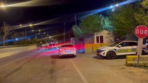 Uygulama noktasından kaçmaya çalışan aracın çarptığı polis yaralandı