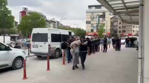 Sosyal medyada silah teşhir edenlere operasyon: 14 gözaltı