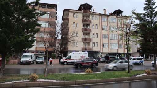 Balkondan düşen kadın hayatını kaybetti