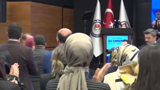 Bakan Göktaş: "Annelik ve babalık itibarsızlaştırılıyor"