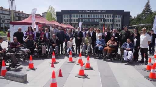 Engelli parkurunda empati yaptılar