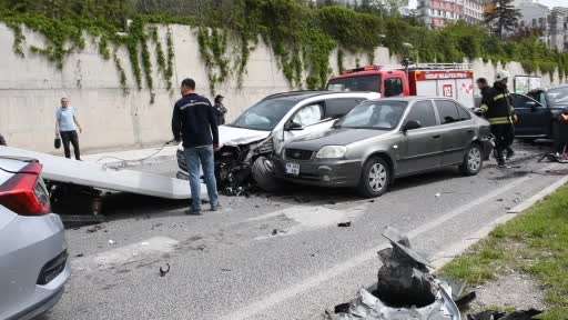 Yozgat’ta 6 araç zincirleme kazaya karıştı: 5 yaralı