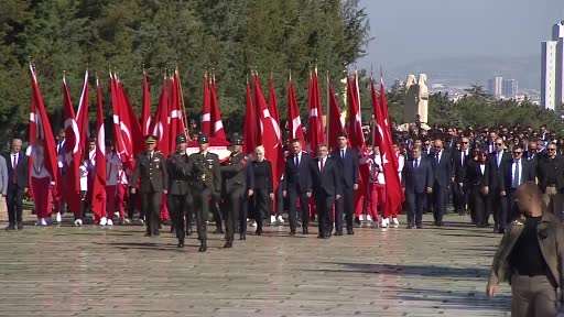 Bakan Bak’tan gençler ve sporcularla Anıtkabir’e ziyaret