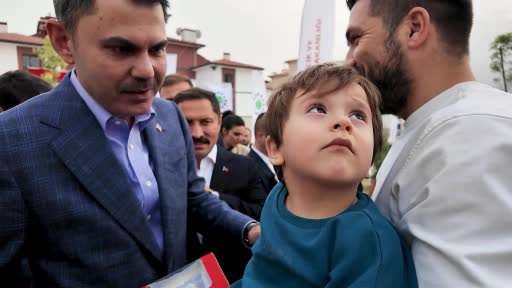 Bakan Kurum: "Tüm vatandaşlarımız evlerine kavuşana kadar çalışacağız"