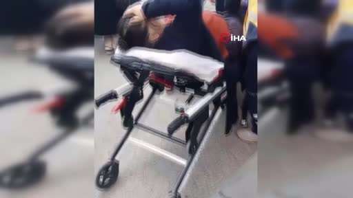 Silahlı kavganın ortasında kalan yaşlı kadın ayaklarından yaralandı