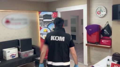 Hac ve umreye gitmek isteyen vatandaşları dolandıran 5 kişi yakalandı