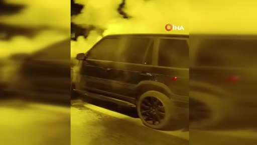 Park halindeki Range Rover yandı