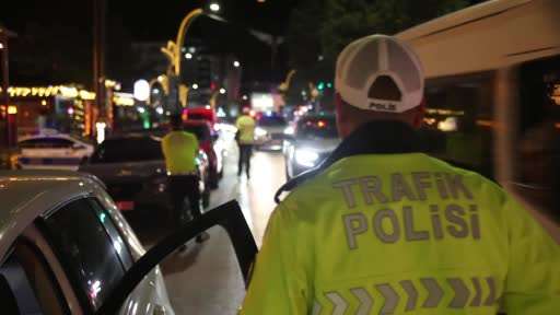 Polise dil döküp gazeteciye el salladı ama cezadan kurtulamadı