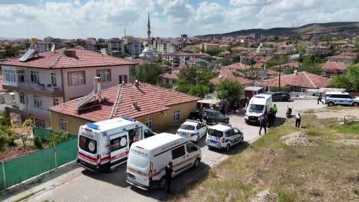 Kırıkkale’de otomobil eve çarptı: Kalp krizi geçiren sürücü hayatını kaybetti