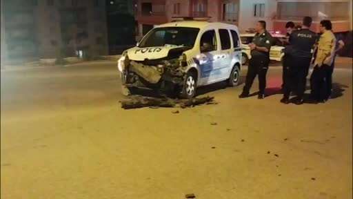Ankara’da polis otosu ile hafif ticari araç çarpıştı: 2 yaralı
