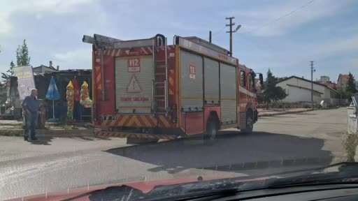 Evden yükselen yoğun duman itfaiye ve polisi harekete geçirdi