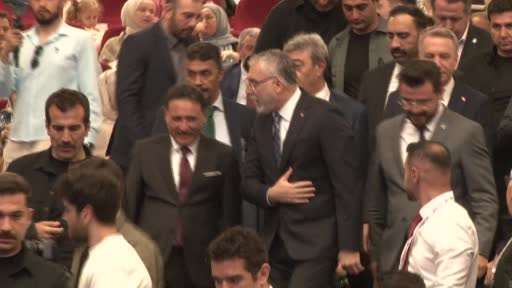 Bakan Işıkhan: "Tek bir çalışanımızın dahi mesleği sebebiyle hayatını kaybetmediği sağlıklı ve güvenli bir çalışma hayatı temel hedefimizdir"