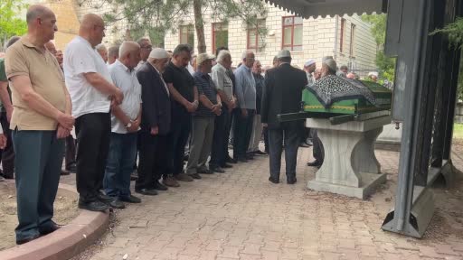 Kocası tarafından bıçaklanarak öldürülen kadın son yolculuğuna uğurlandı