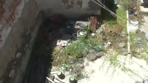Çöp ev mahalleliyi isyan ettirdi
