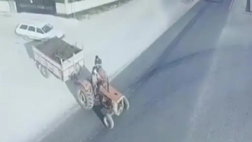 Kırmızı ışık ihlalinde yaşlı çiftin öldüğü feci kaza kamerada