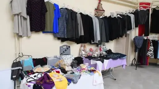 Ev hanımları kursla terzi oldu, kendi tasarımlarını defileyle tanıttı