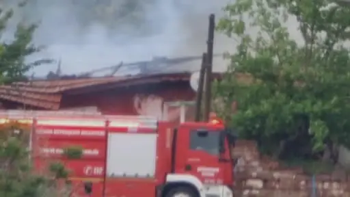 Ankara’da çıkan yangında iki ev hasar gördü