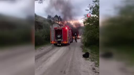 Aniden alev alan belediye otobüsü küle döndü