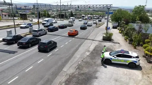 Tatilcilerin bayram yolcuğu başladı: 43 ilin geçiş güzergahında sıkı tedbir alındı