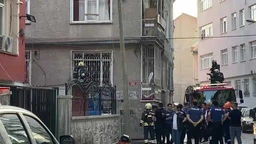 Boğazına bıçak dayadı, evini ateşe verdi