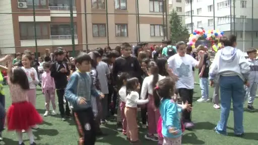 (ÖZEL) Gönüllüler el ele, çocukların bayramı şenleniyor