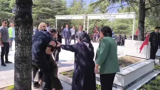 Kırşehir’de şehitlikte duygusal anlar