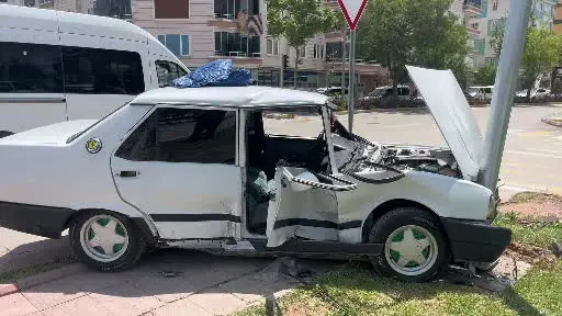 Aksaray’da 2 otomobil çarpıştı: 4 yaralı