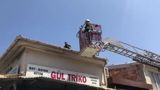 Yangın esnasında duyarsız vatandaşlar, ekiplere zorluk çıkardı