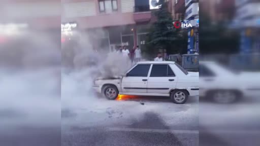 Ankara’da seyir halindeki otomobil yandı