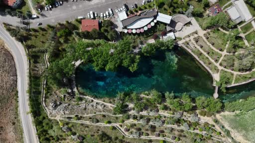 Tabiat harikası Gökpınar Gölü, turkuaz tonu ile herkesi hayran bırakıyor