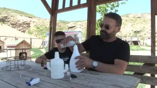 Bölgenin kabusu olan kenelerden korunmak için doğal karışım hazırladı