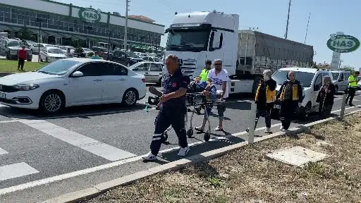 Aksaray’da ışıklarda otomobil hafif ticari araca çarptı: 1 yaralı