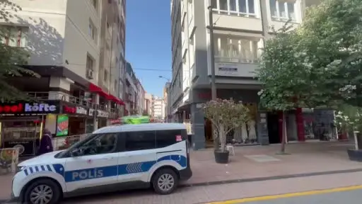 Emekli doktor evinde ölü bulundu