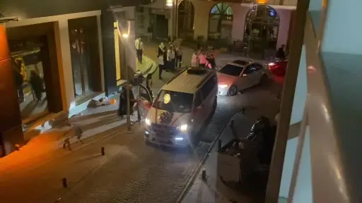 Düğün konvoyundaki kalabalık grup arasında gerginlik yaşandı