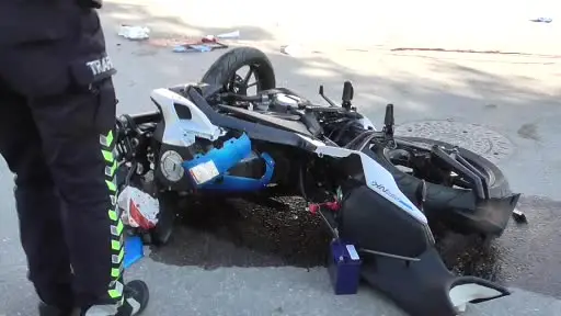 Minibüs ile çarpışan motosiklet sürücüsü hayatını kaybetti