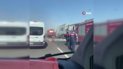 Kontrolden çıkan kamyon, önünde seyreden tıra çarptı: 1 yaralı