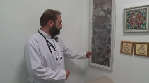 Hastane duvarlarını doktorun tabloları süslüyor