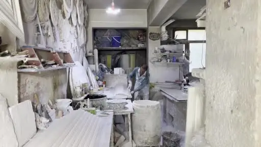 37 yıldır alçıyı sanat eserine dönüştürüyor