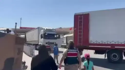 İçişleri Bakanı Yerlikaya:" 15 göçmen kaçakçılığı organizatörü ve 446 düzensiz göçmenin yakalandı"