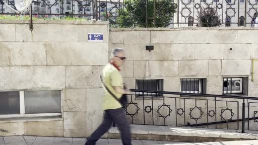 Camide baygın bulundu, hastanede hayatını kaybetti