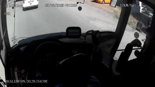 Otobüs şoförü fenalaşan yolcuyu hastaneye yetiştirmek için zamanla yarıştı
