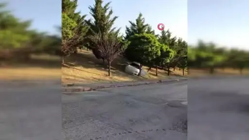 Ankara’da freni boşalan otomobil kaldırıma çıktı